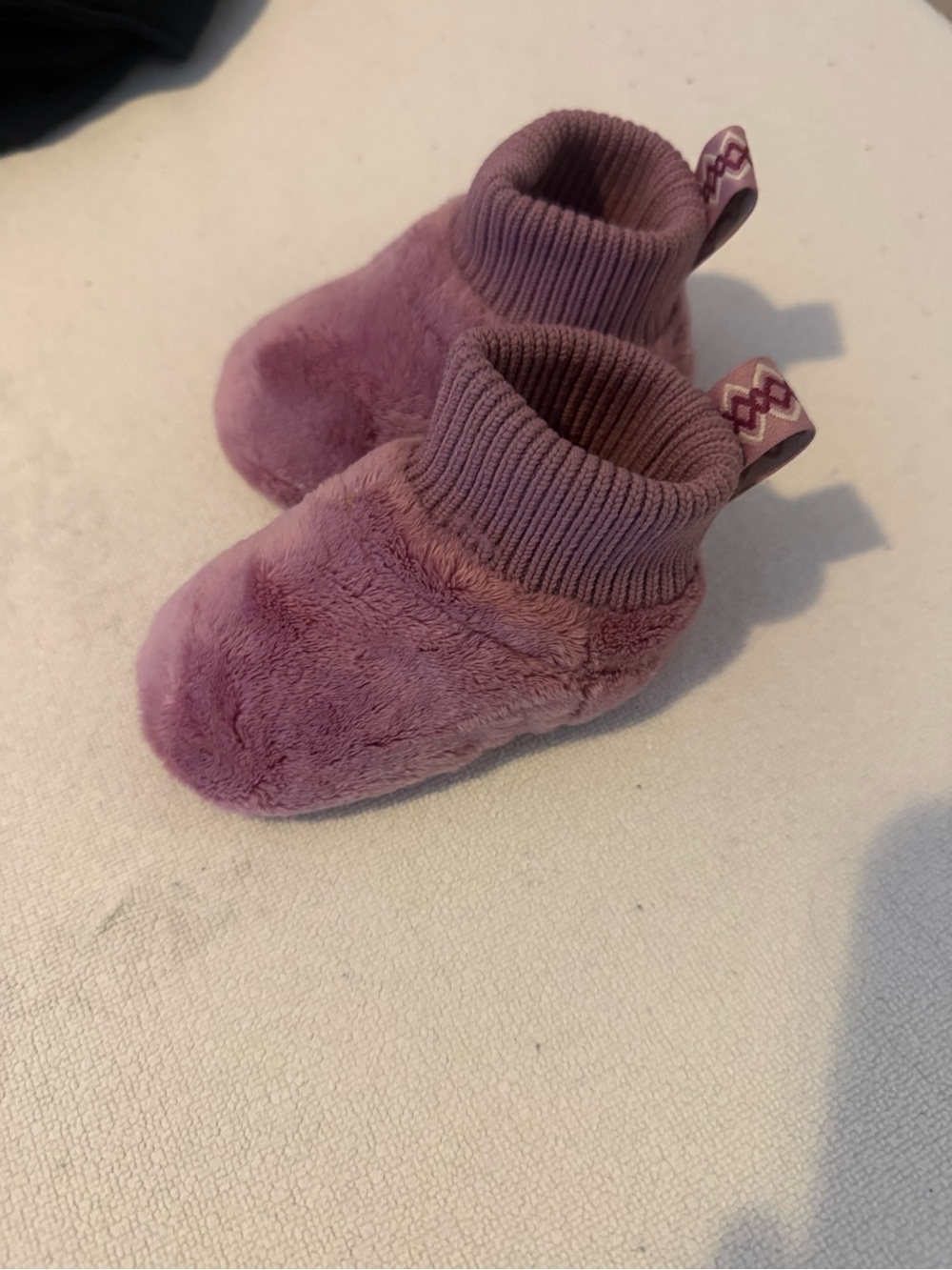Baby UGG nestie bootie pink size 2-3
